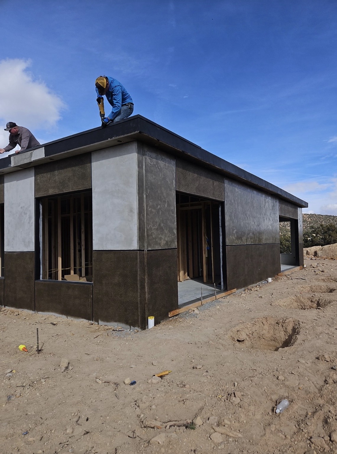 Vivienda de paneles de concreto aislado en construcción