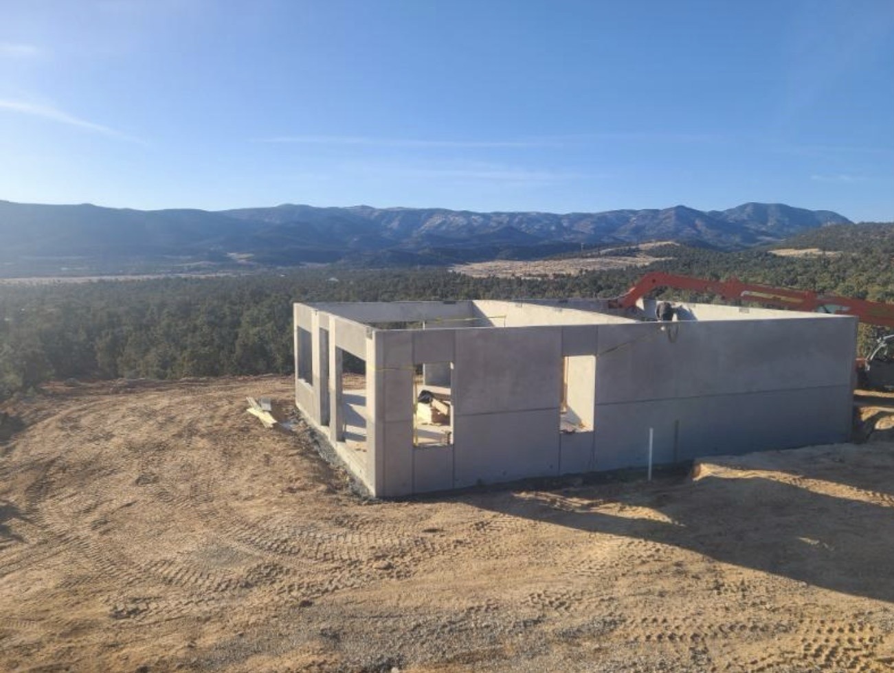 Estructura de paneles de concreto durante la construcción
