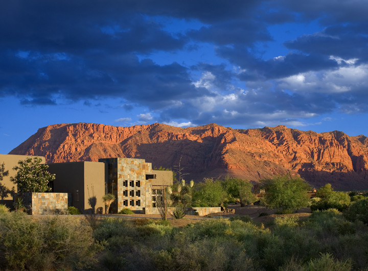 Desert mountain residence